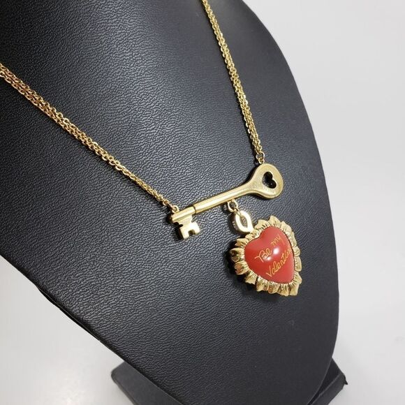 COPY - Betsey Johnson RARE VINTAGE Be My Valentine Vintage key necklace - Picture 3 of 5